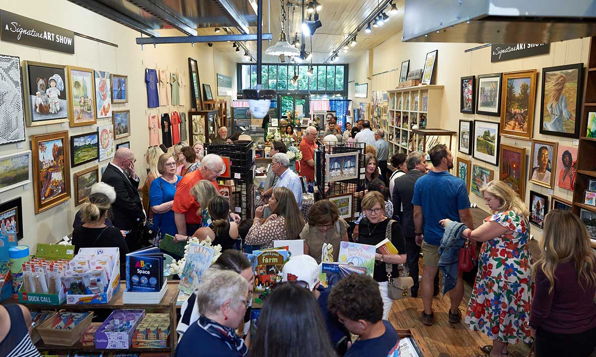 The-Gallery-Large-Crowd
